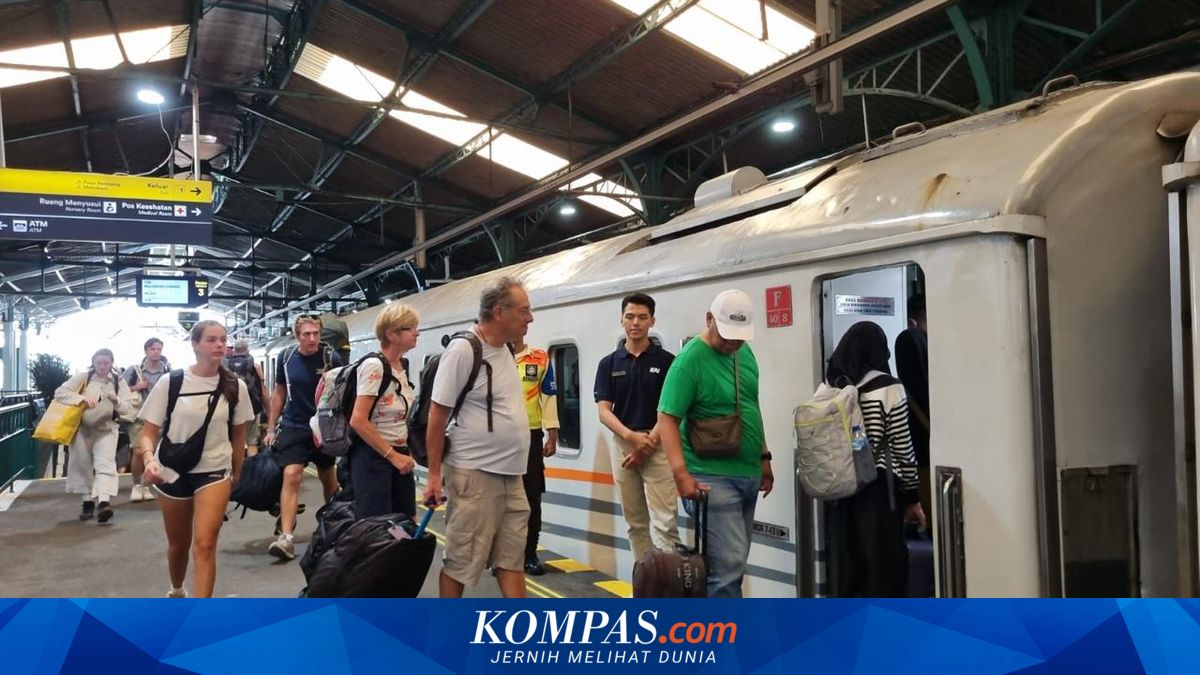 Long-Distance Train Services Return to Normal Following Accident in East Bekasi