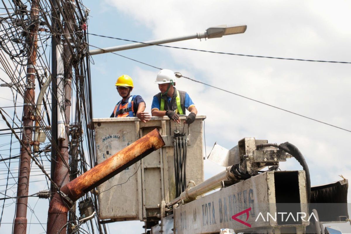Bandung City Government Accelerates Installation of Street Lighting on 17 Priority Roads
