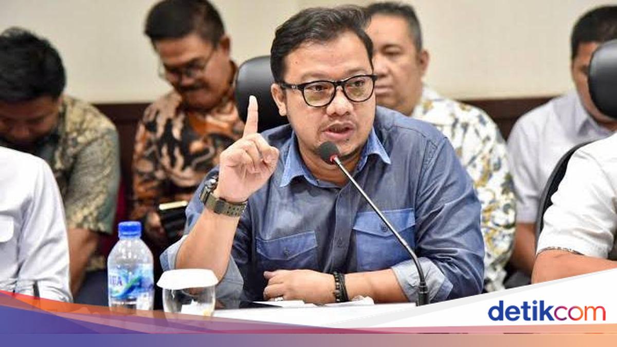 Golkar Requests Ministry of Transport to Evaluate Green Taxi Operations Following Train Accident