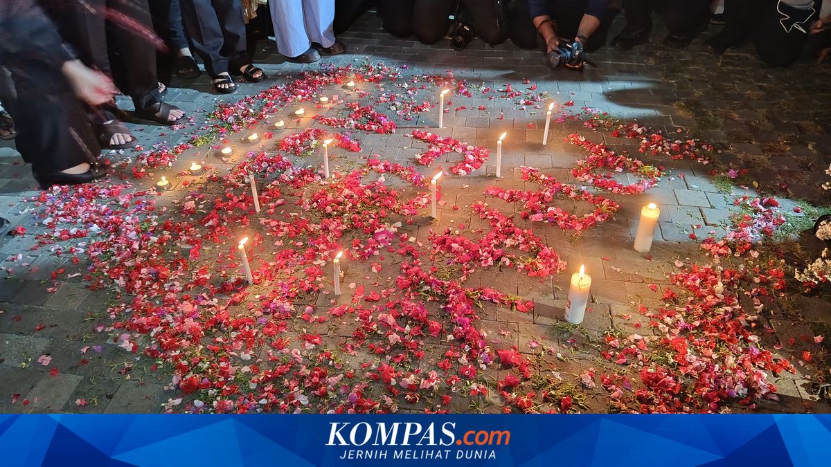Flower Scattering and Prayers at Bekasi Timur Station to Commemorate Victims of Deadly KRL Accident