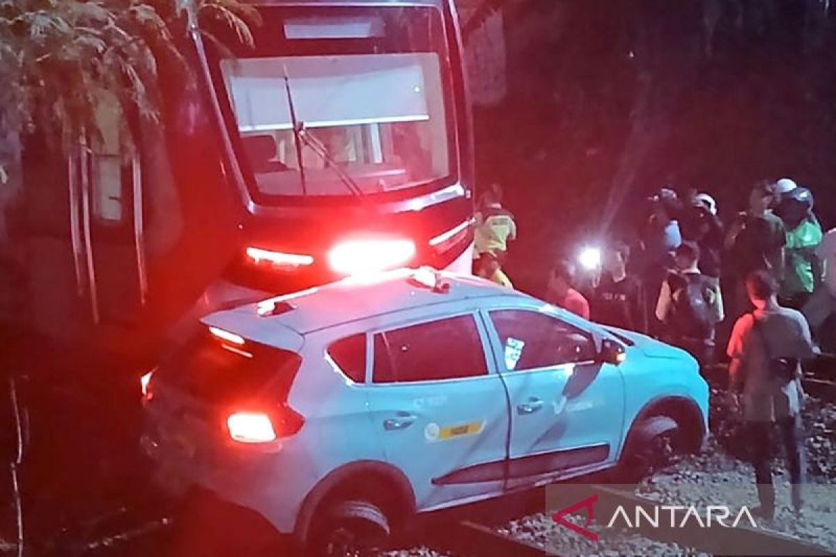 Puslabfor investigates alleged electric field causing taxi engine failure on East Bekasi tracks