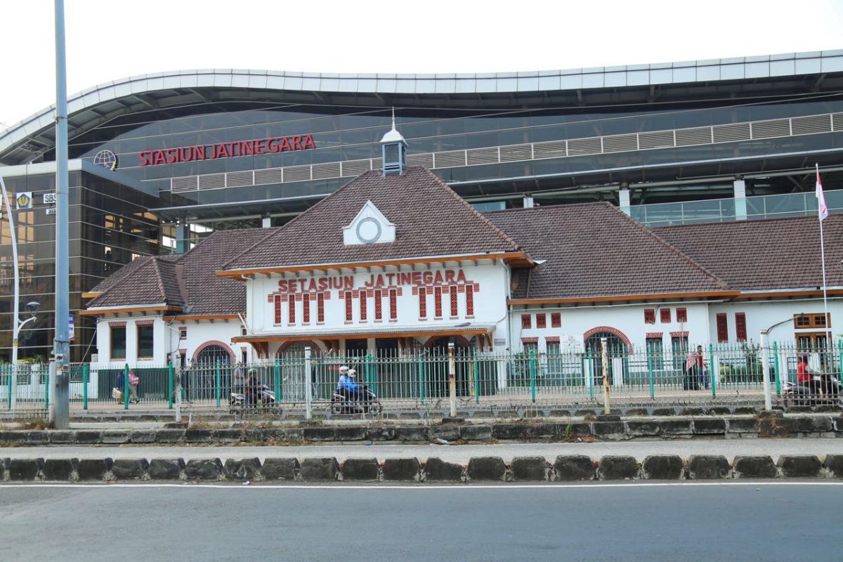 May Day: 12 Long-Distance Trains to Stop at Jatinegara Station