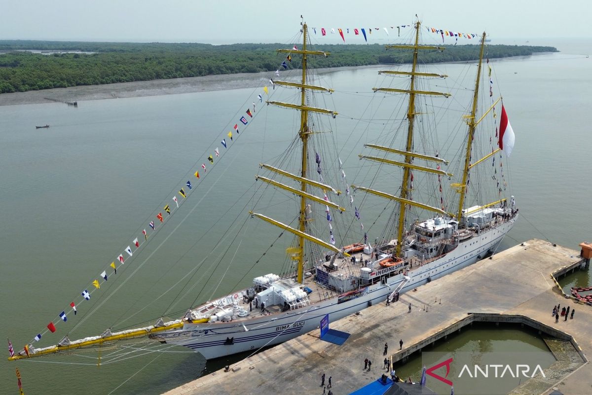KRI Bima Suci undertakes diplomatic mission to Singapore