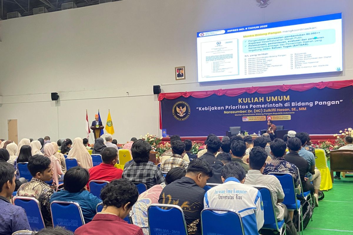 Indonesian Deputy Coordinating Minister for Food Delivers Public Lecture at Riau University