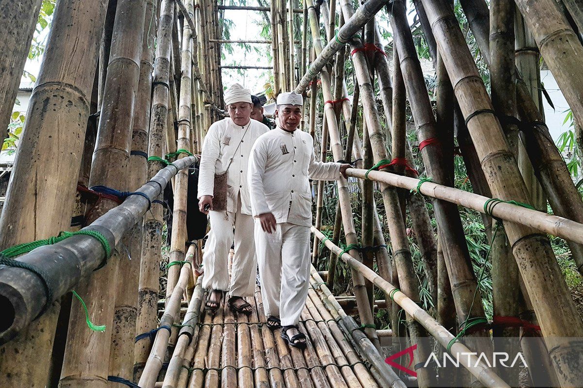 Minister Mendukbangga Visits Baduy Indigenous Community for Family Planning Education