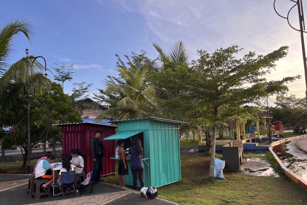 Arranging SMEs from public spaces: Ambon's efforts to build the people's economy