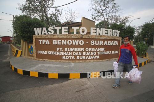The City That Learns from Its Own Waste
