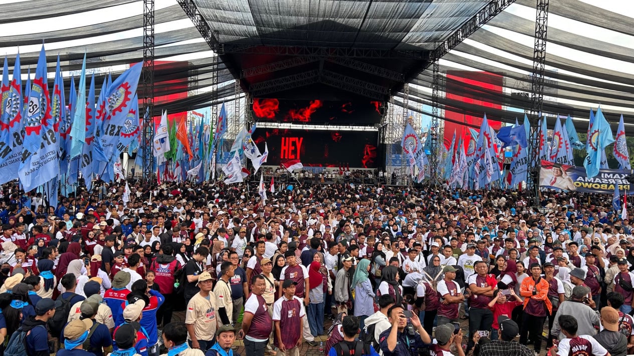 Sea of Workers Attend May Day Commemoration at Monas Today