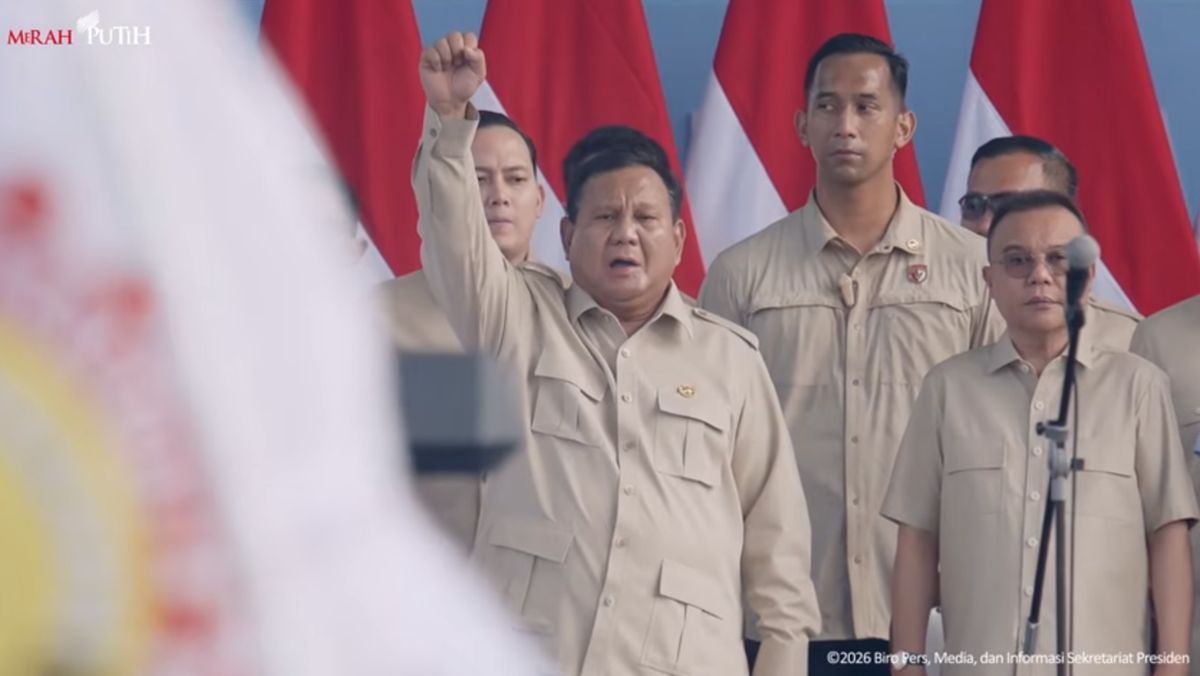 Prabowo Attends Labour Day Commemoration, Tosses Cap from the Stage
