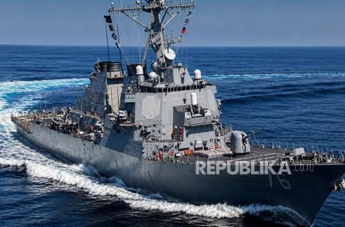 US Warship Reportedly Catches Fire Near Indonesia, USS Higgins Suffers Serious Malfunction
