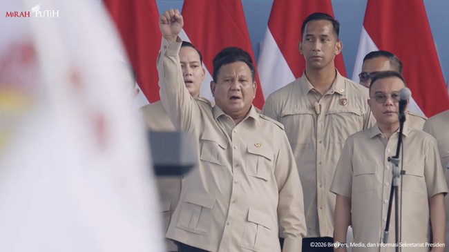 Prabowo Arrives at Monas May Day Fiesta Venue and Immediately Performs Silat Dance