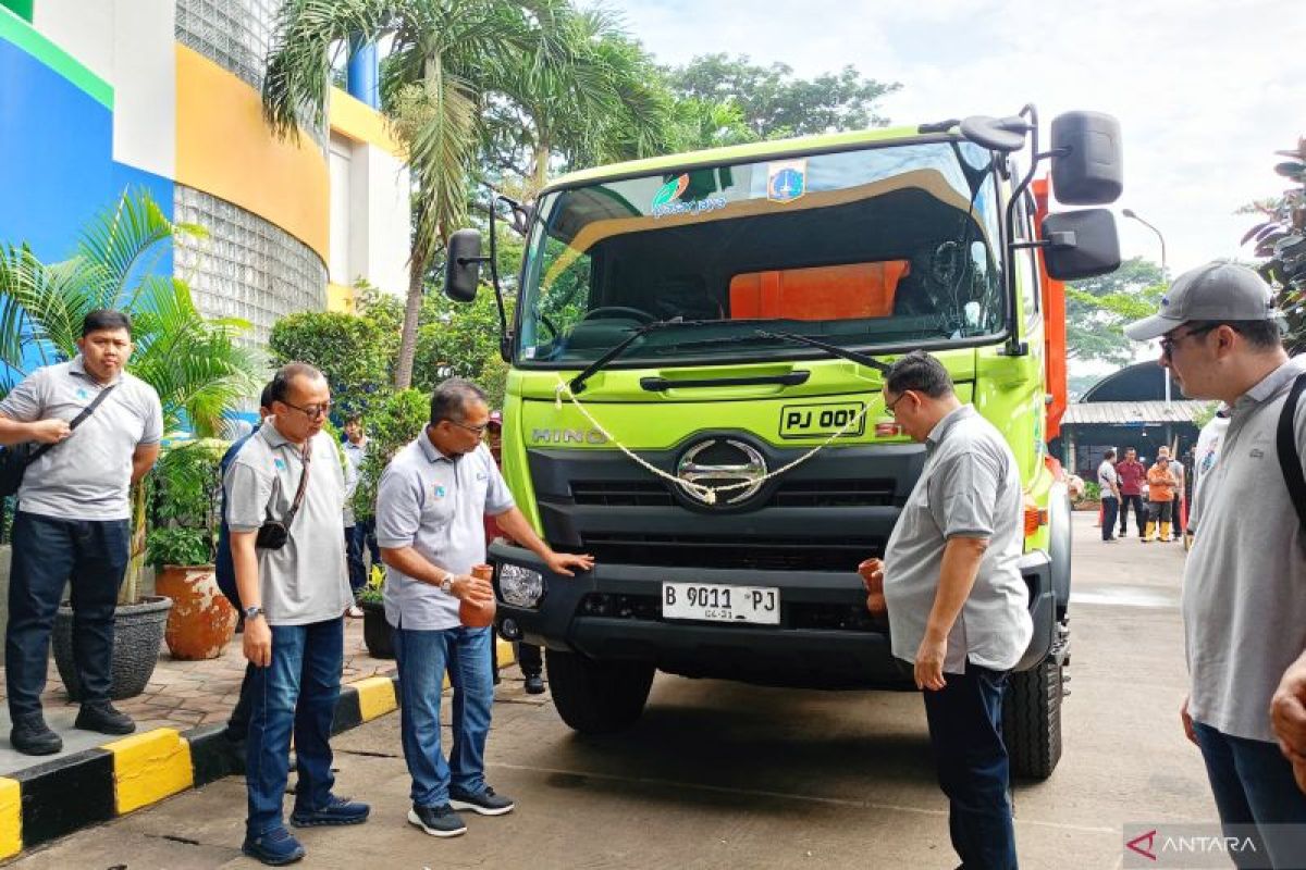Pasar Jaya Prioritises Waste Cleanliness Supervision in Markets