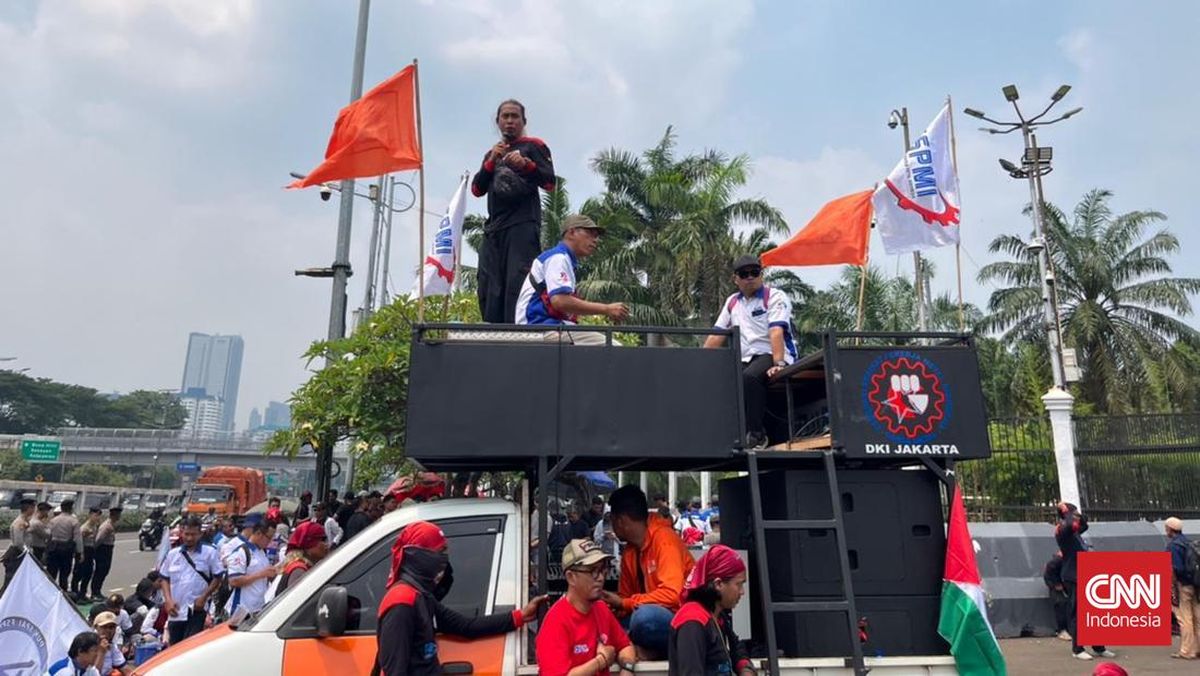 6,000 East Java Workers Present 21 Demands to Governor, from Affordable Housing to Minimum Wage