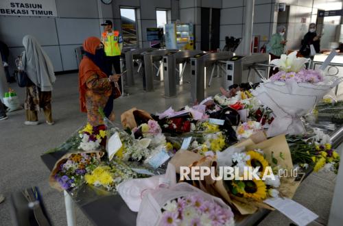 KAI Installs Temporary Gate at Bekasi Timur Level Crossing
