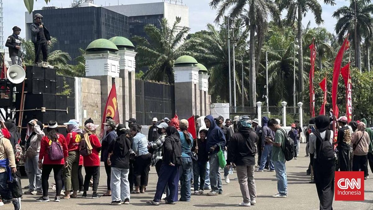 Workers' Masses Begin to Gather at DPR Building, Traffic Flow Still Smooth