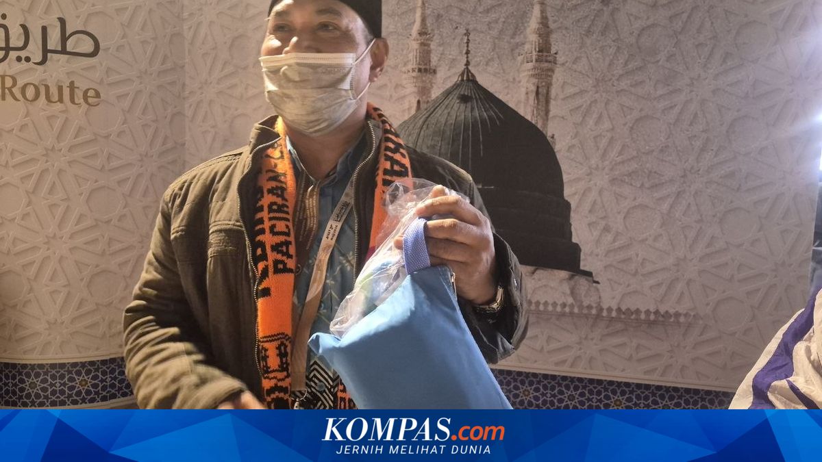Hajj Pilgrims from Surabaya Embarkation Bring 'Provisions' of Medicines from Gibran