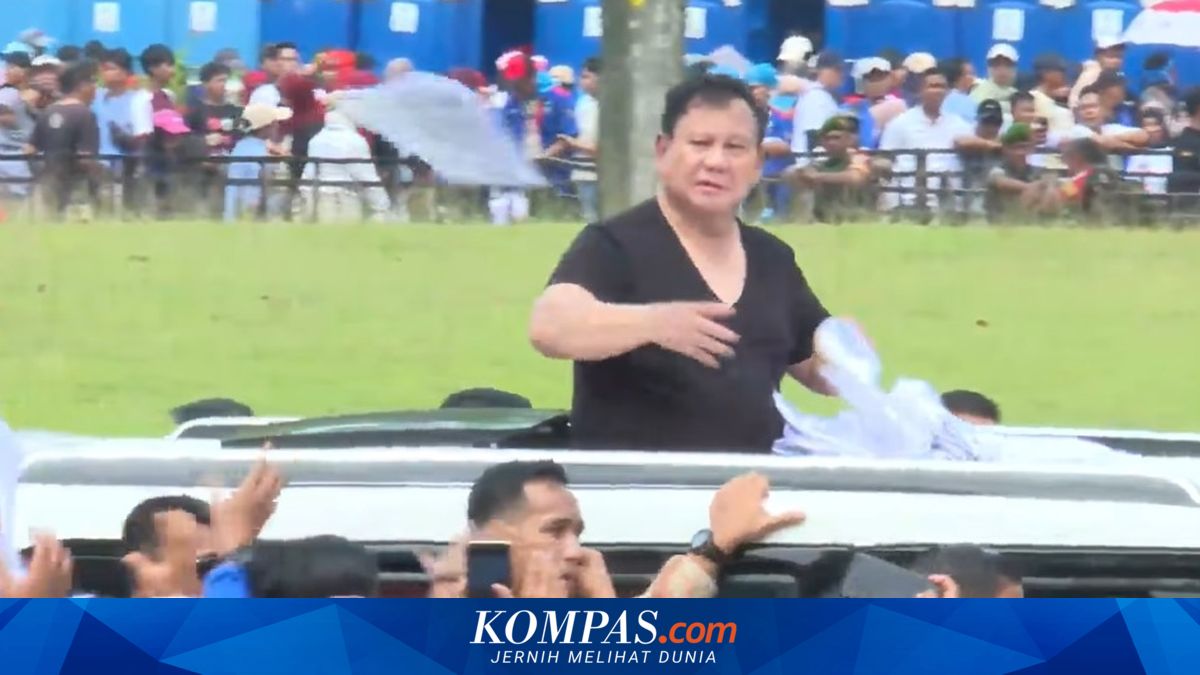 After Attending May Day, Prabowo Distributes T-Shirts to Workers