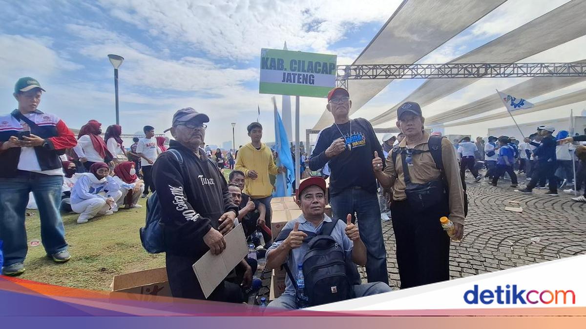 First Time Joining May Day in Jakarta, Central Java Resident Hopes for Affordable Staple Goods