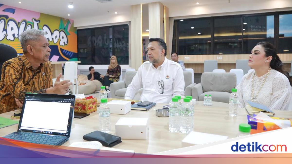 Papua Development Executive Committee Supports People's School Programme