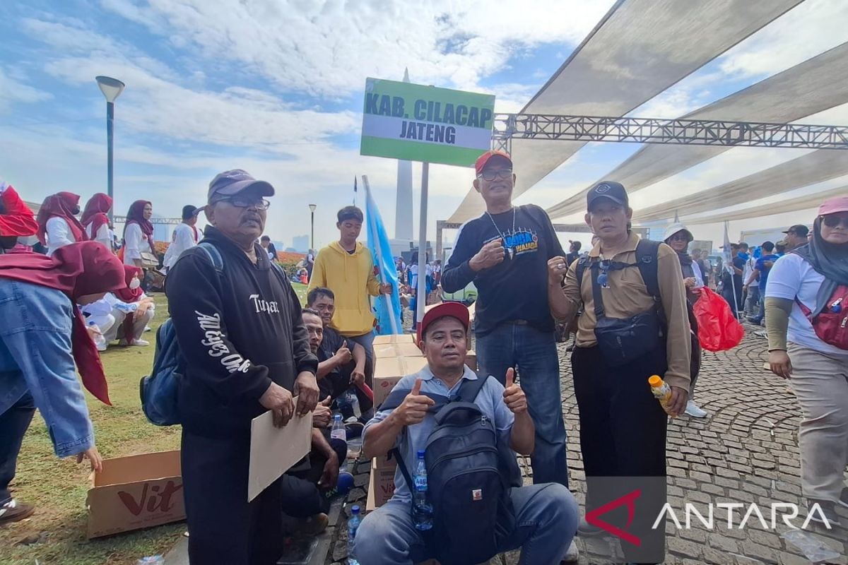 Story of a Worker Travelling 9 Hours by Bus to Join May Day Event at Monas