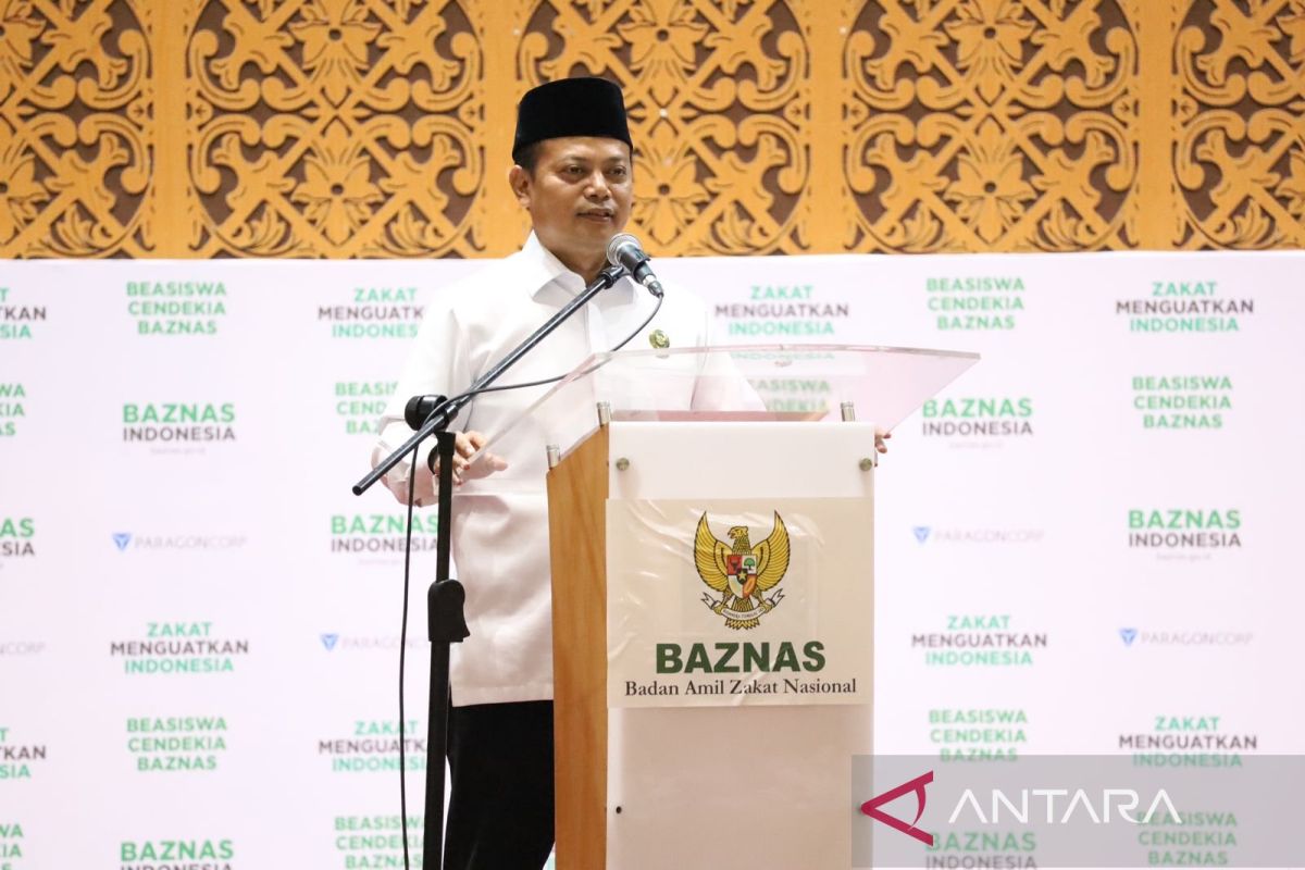 Baznas distributes scholar scholarships to support the President's Asta Cita