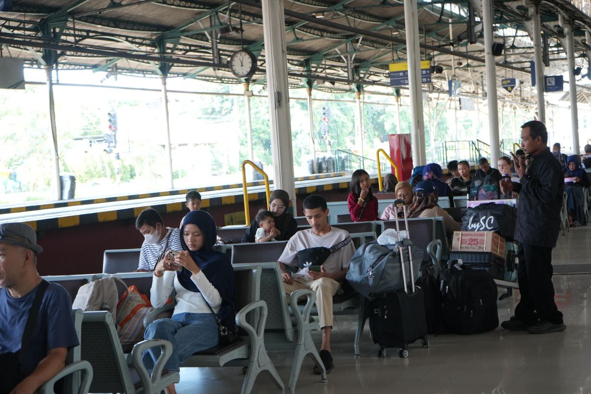 KAI Daop 6 Serves 142,000 Passengers on First Day of "Long Weekend"
