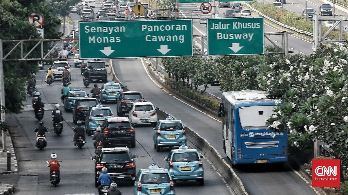 Slipi Toll Exit Closed Due to May Day Labour Protest