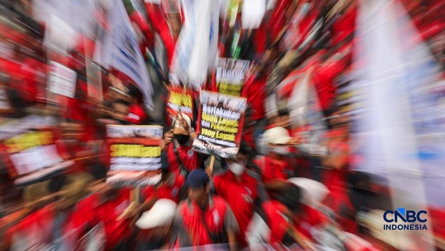 Manufacturing Workers Take to the Streets, Demanding Abolition of Income Tax and Halt to Layoffs