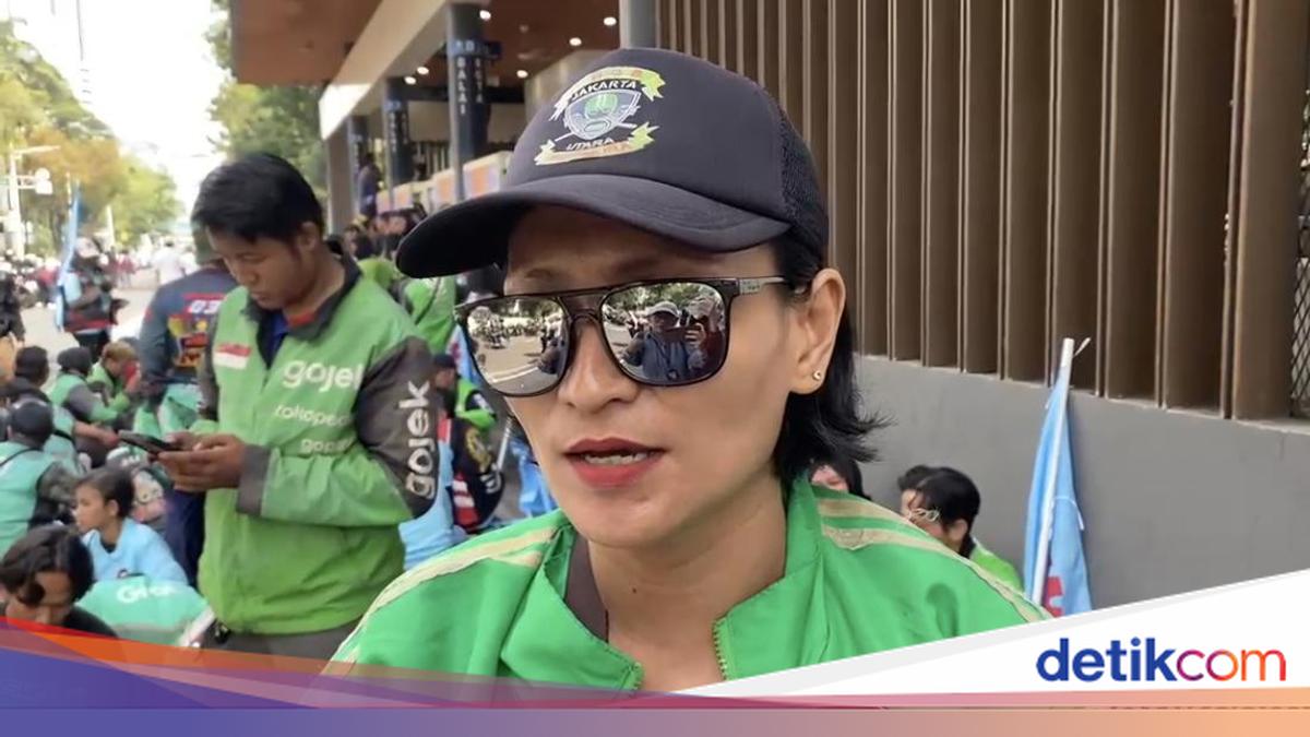 Female Ride-Hailing Driver Joins May Day at Monas, Complains About Up to 40% Platform Cuts