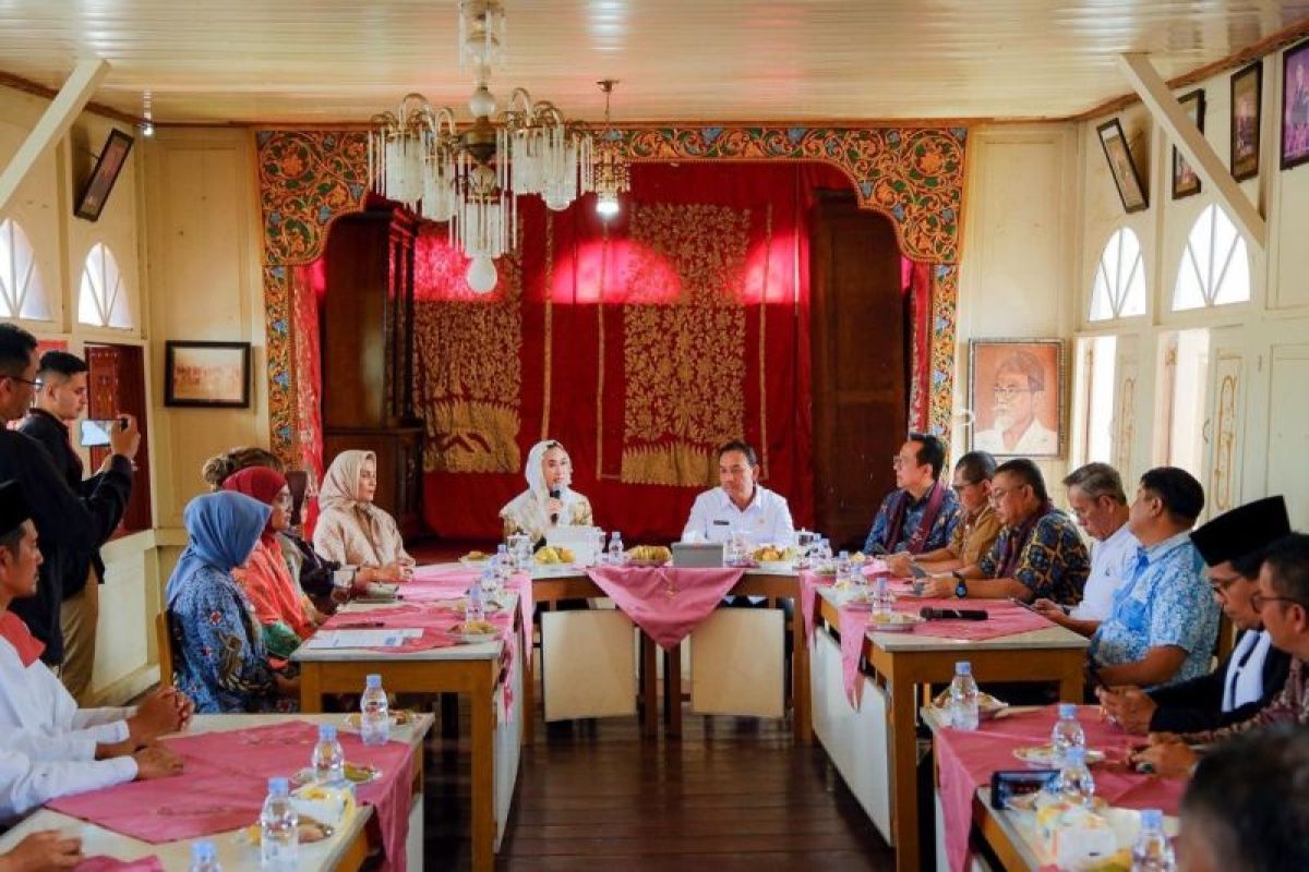 To West Sumatra, Tourism Minister Gives Appreciation and Receives Aspirations from Tourism Actors
