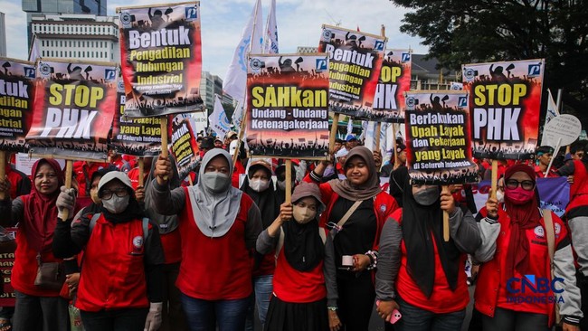 Workers' Wages Are Tight: Rising Food Prices Strangle - Dreams of Owning a Home Shattered
