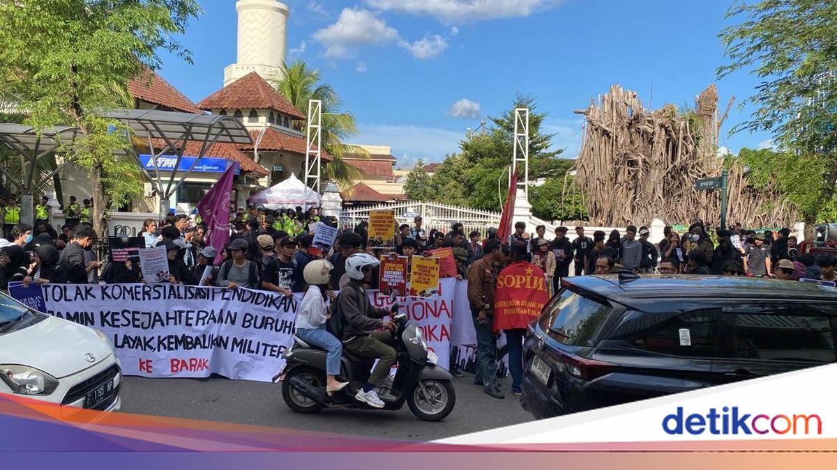 May Day Crowd Protests at DIY DPRD, Demands Workers' Wages Raised to Rp 6 Million
