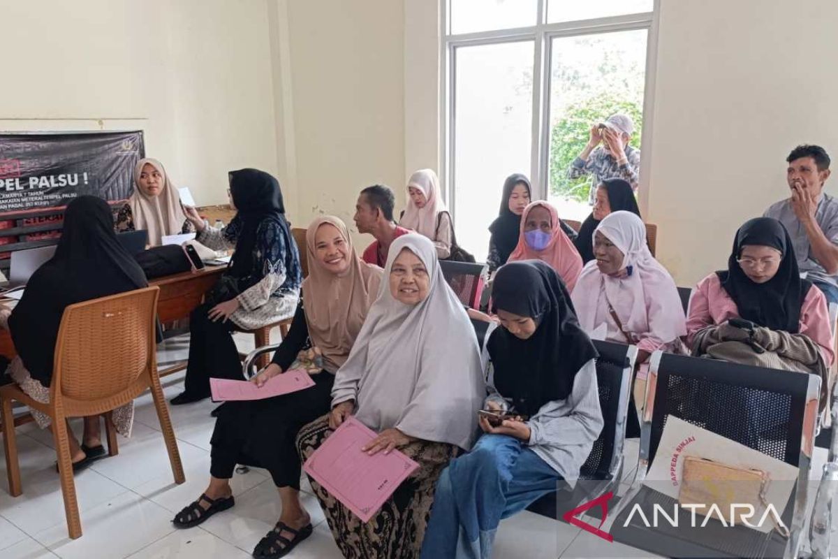 Sinjai and the Ministry of Social Affairs Distribute Atensi Assistance to 71 Elderly and Disabled Individuals