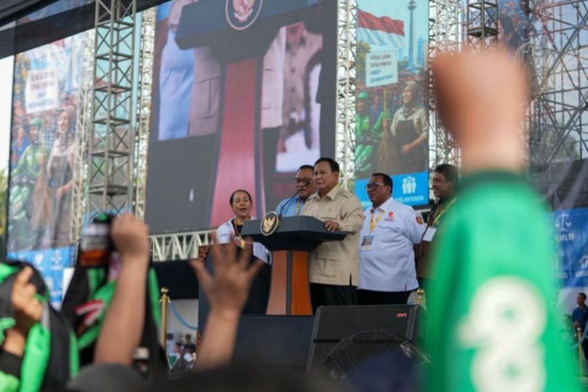 Workers at Monas May Day Hope Prabowo's Policies Continue