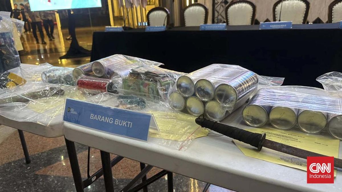 Police Sniff Out May Day Riot Plans in Jakarta, Seize These Documents