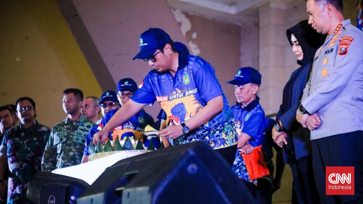 May Day Labour Rally in Medan Features Dancing and Tumpeng Cutting with the Mayor