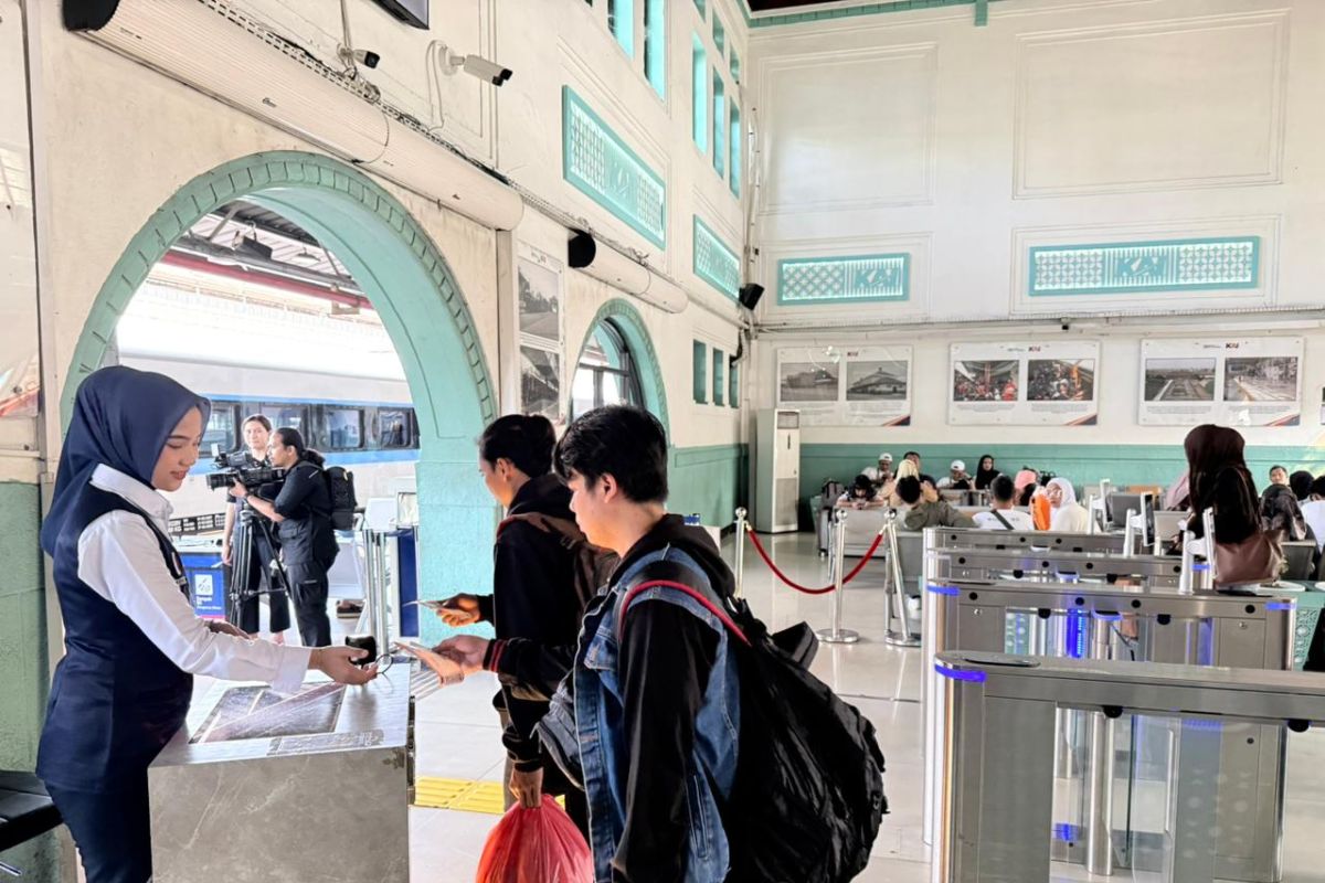 Long-Distance Train Operations Gradually Recovering, Nearly All Journeys Running on Time
