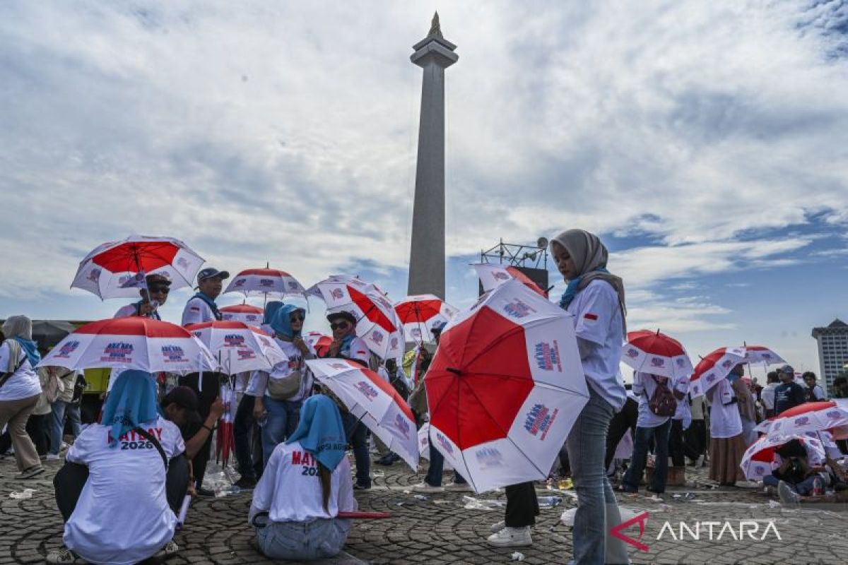 DKI Yesterday: From May Day to Installation of Barriers at Bekasi Station