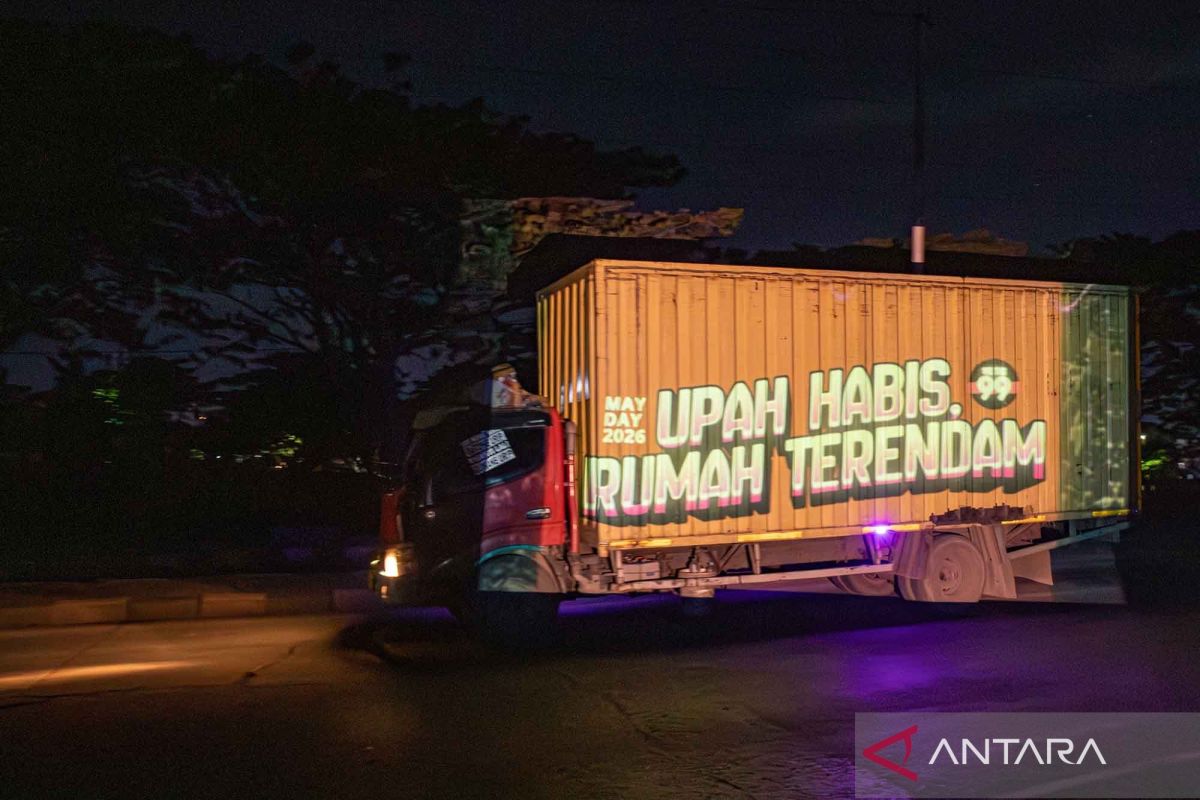 This is how artists deliver criticism on Labour Day