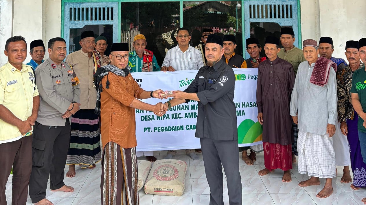 Labour Day: Pegadaian Distributes Aid to Mosque in Ambalawi
