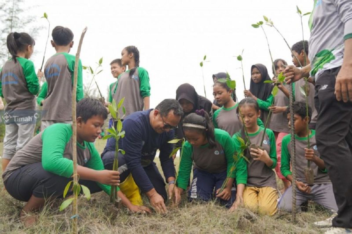 The Urgency of a "Green Curriculum" to Foster Ecological Awareness