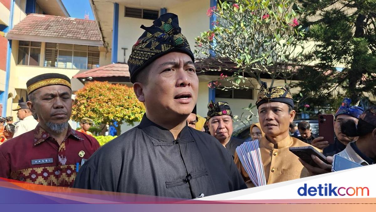 1,759 Teachers in NTB Delighted to Receive Rp 500,000 Incentive During Hardiknas