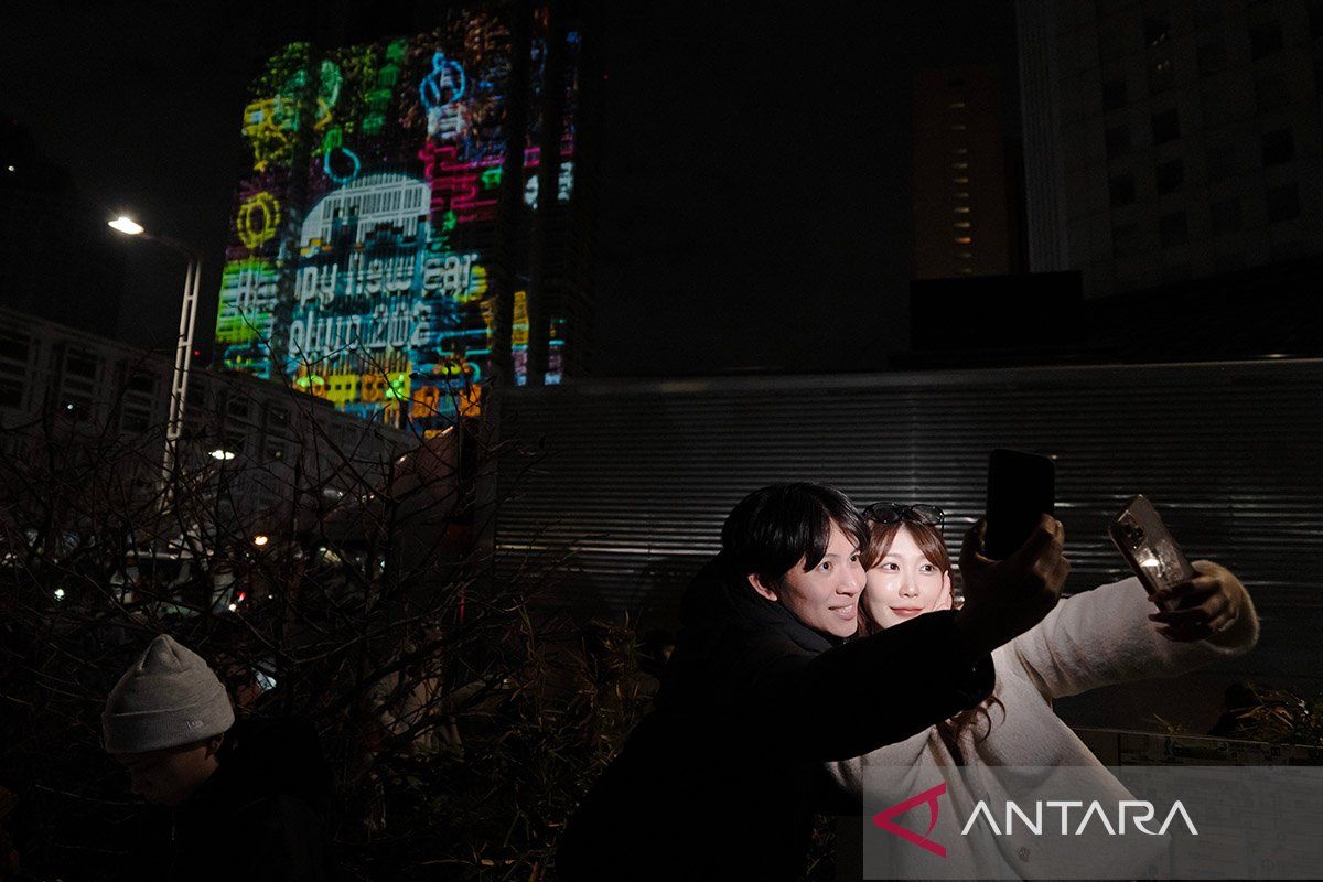 Survey: 7 percent of Japanese teenagers suspected of social media addiction