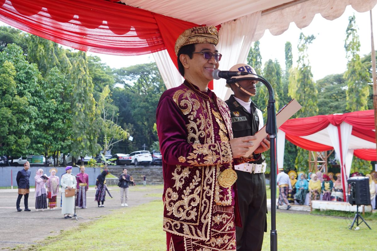 Unhas Awards 100 Endowment Scholarships on National Education Day
