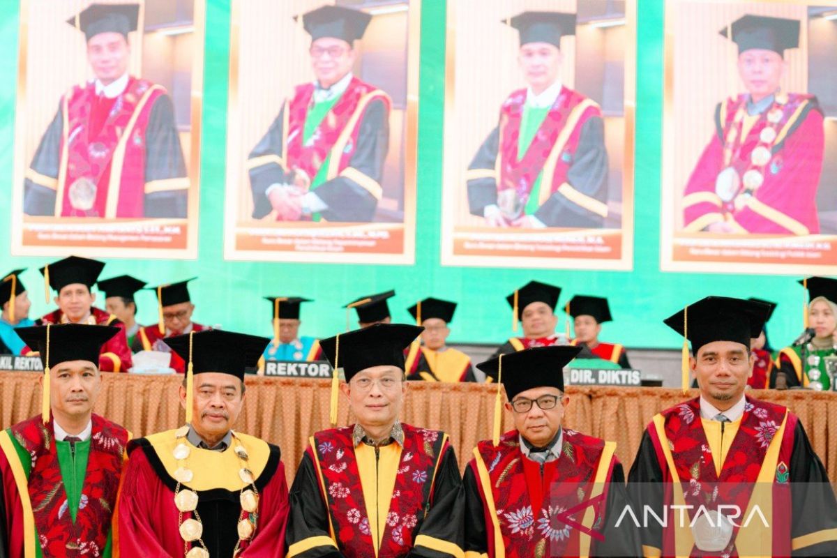 UIN Madura inaugurates four professors on National Education Day