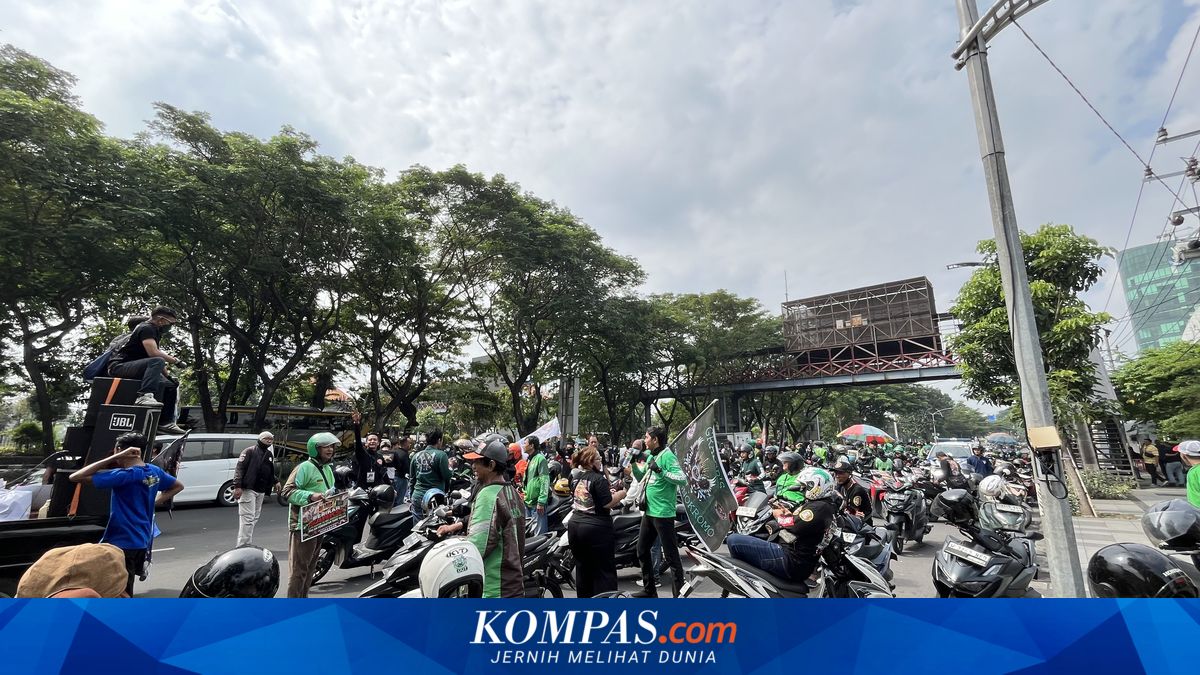 Ride-Hailing Drivers Doubt App Operators Will Implement 8 Percent Commission Cut
