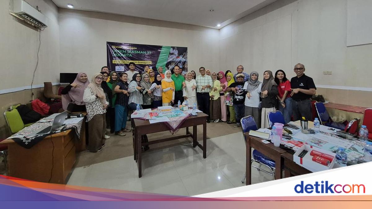 SMAN 37 Jakarta Alumni Association Trains SMEs in Risk Assessment and Financial Management