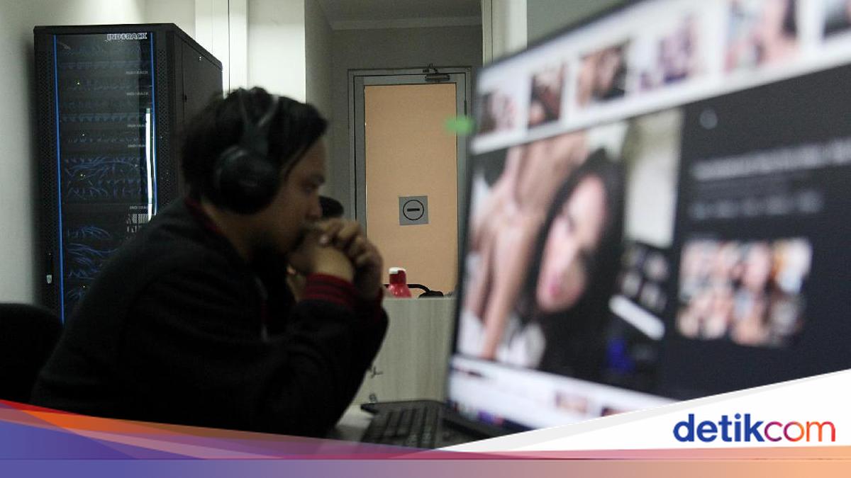 Metro Police Arrest Three Live Streaming Hosts Promoting Online Gambling Through Adult Content