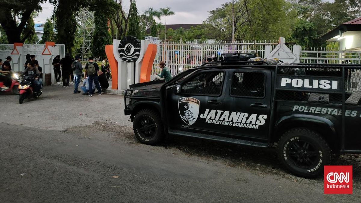 Students Criticise Tight Security at UNM During Hardiknas in Makassar