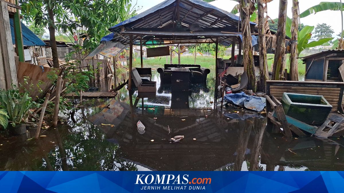 Flooding of Residents' Homes Caused by Damming of Kali Apuran River, Explanation from West Jakarta Water Resources Sub-District Office